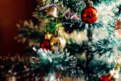5 TIPPS - Wie hängt man Weihnachtskugeln richtig auf?